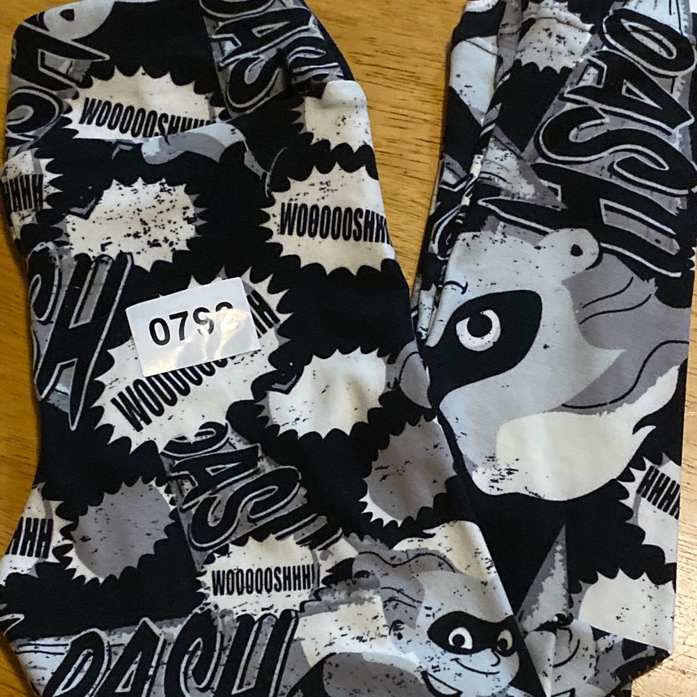 RARE LuLaRoe Disney Incredibles S/M Leggings